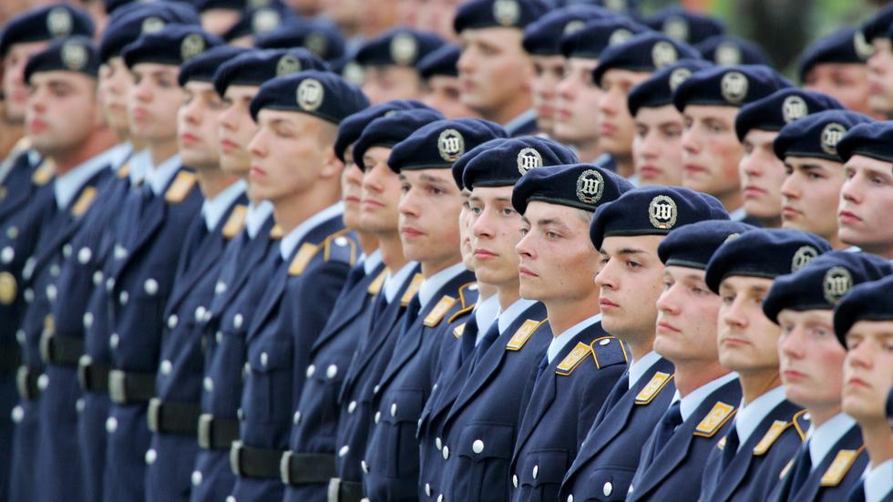 Bundeswehr Offenbar Einigung über Gratisbahnfahrten für Soldaten ZEIT ONLINE