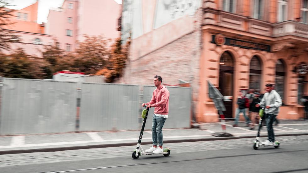 Elektroroller: So schön unangestrengt: Unterwegs mit dem E-Scooter