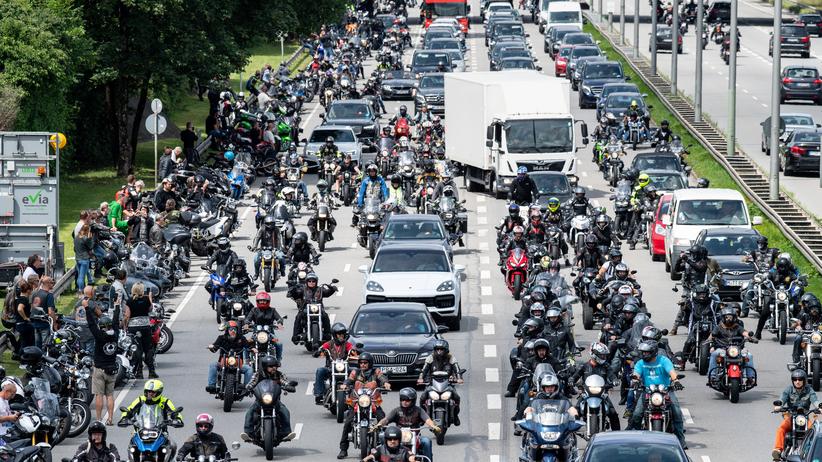 Motorrad-Demo: Biker protestieren gegen Anti-Lärm-Initiative | ZEIT ONLINE