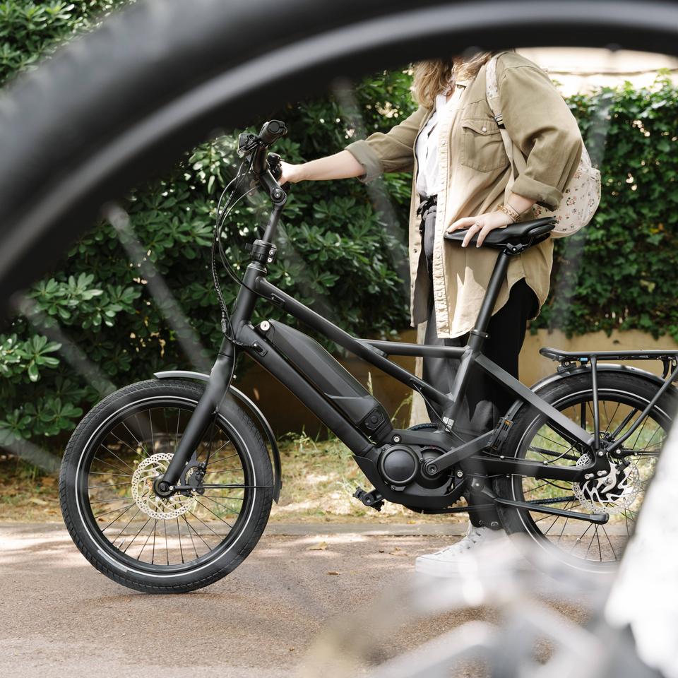 klappbares e-mountainbike SAMEBIKE E-Bike 26 Zoll für Herren & Damen, 250W Motor, 15Ah Akku 120Km Reichweite, 7-Gang Schaltung,Elektrofahrrad Faltrad (White, 26 Zoll, Milliamperestunden (mAh), 15000.0) Sport & Freizeit Fahrradständer Frame type:Cross Cube, Kalkhoff oder Riese