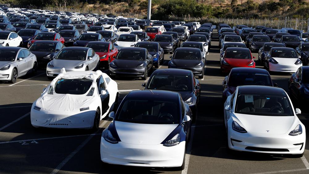 Elektroautos: Im Unterschied zu anderen Autoherstellern ist Tesla von der Chipkrise kaum getroffen. Wie ist das gelungen?