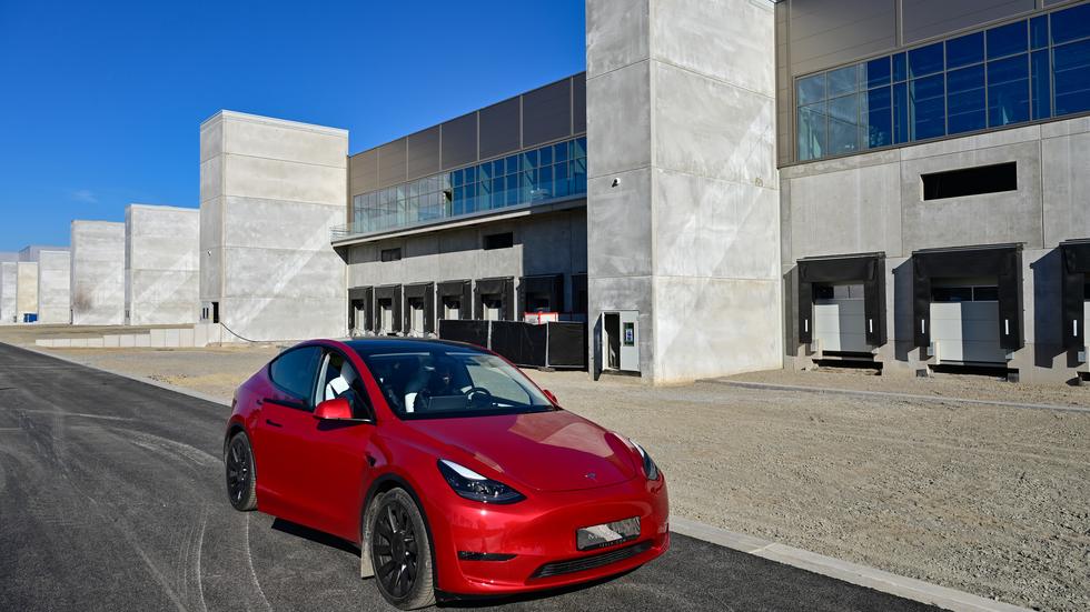 Model Y: Tesla wird gewöhnlich