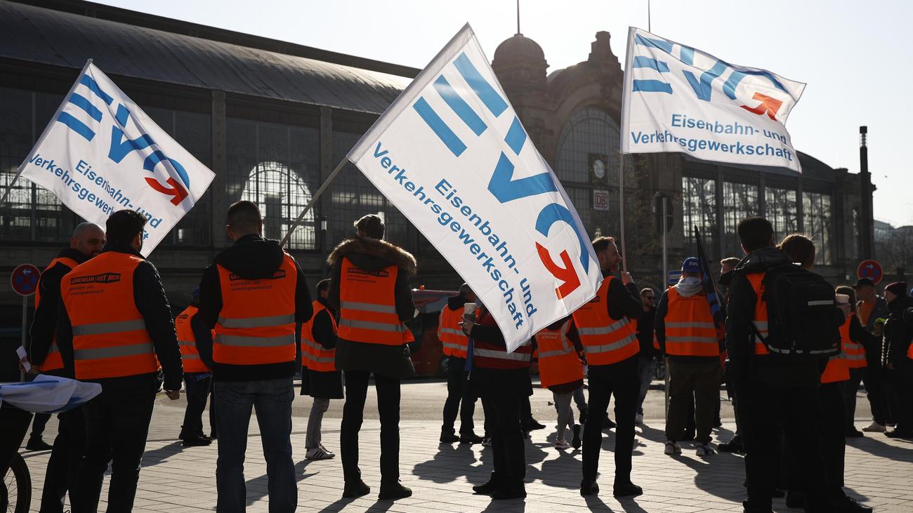 Bahnstreik Eisenbahngewerkschaft stellt Deutscher Bahn Ultimatum