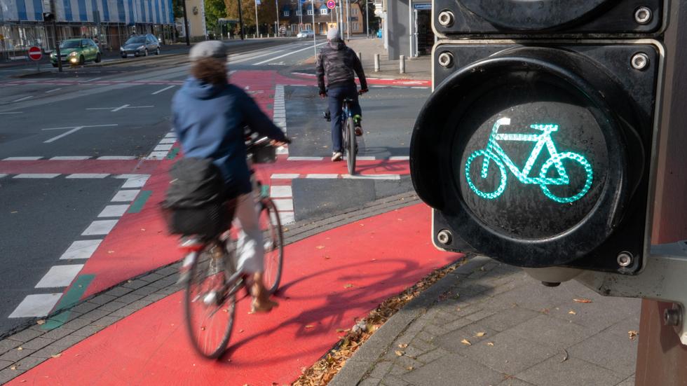 sicher&gesund: Fußgänger und Radfahrende: Sicher? Nicht ohne Sichtbarkeit!