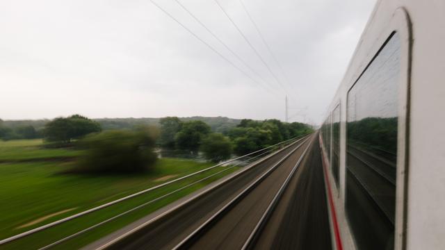 Deutschlandticket: Mehr Menschen fahren mit Bus und Bahn