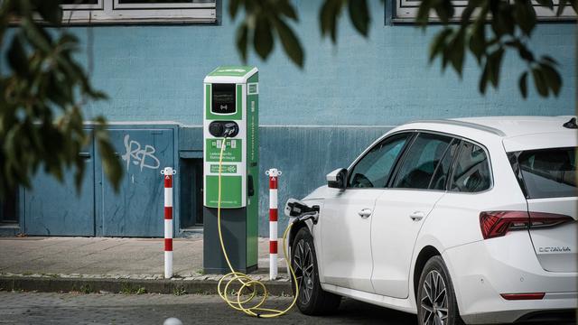 Elektromobilität: Rund 97.000 Ladesäulen für Elektroautos in Deutschland