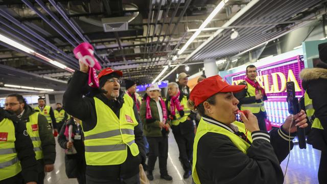 Streik an Flughäfen: Hunderte Flüge wegen Ver.di-Streiks gestrichen