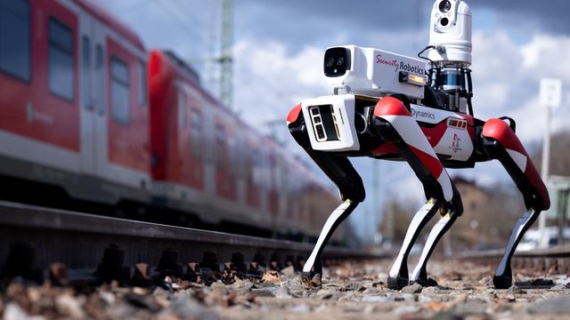 Künstliche Intelligenz: Bahn will Testeinsatz von Roboterhund gegen Vandalismus auswerten