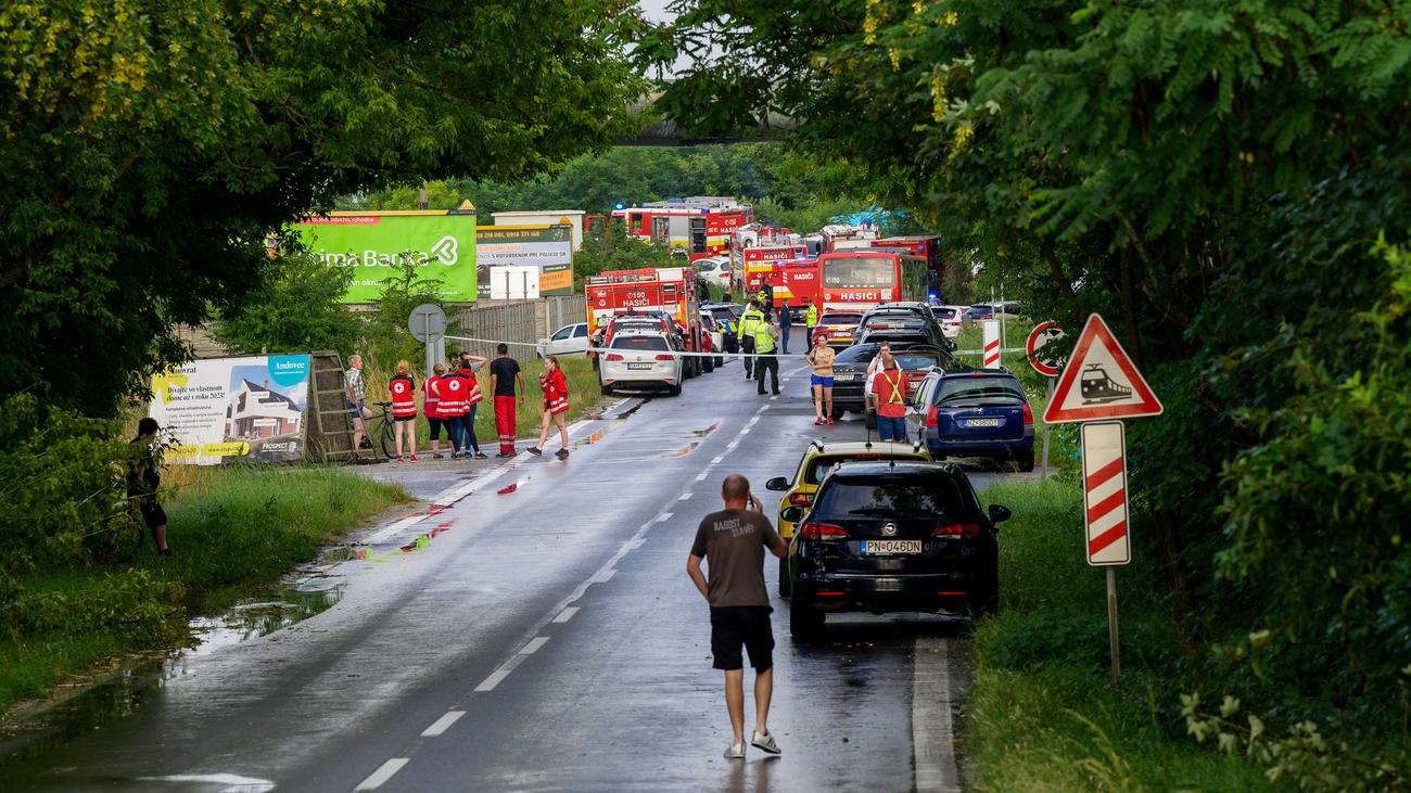 Slovaquie : au moins cinq morts dans une collision entre un train et un bus