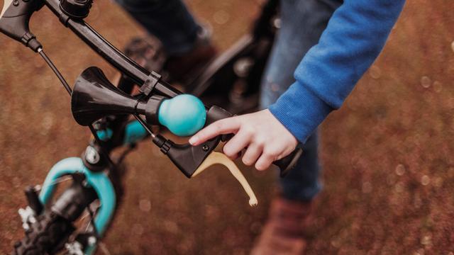 Fahrradfahren: Bin ich völlig irre, mein Kind allein zur Schule radeln zu lassen?