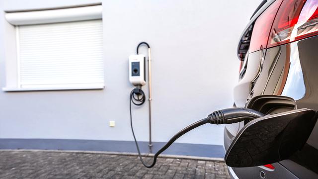 Elektromobilität: Neuzulassungen von E-Autos im April erneut stark gestiegen