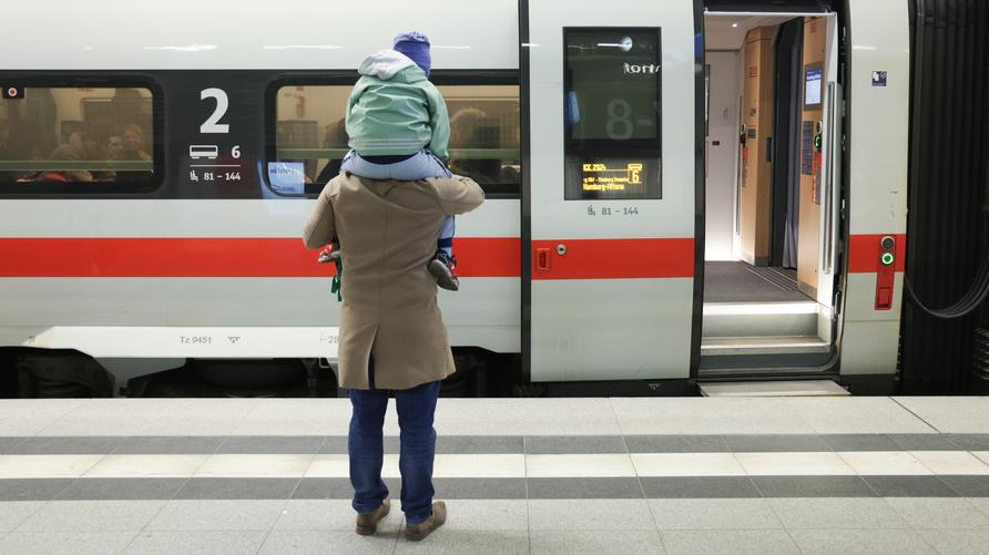 Deutsche Bahn: BERLIN,  - MARCH 12: A father and son bid farewell to a relative at Hauptbahnhof main railway station at one of the few intercity trains of German state railway carrier Deutsche Bahn still running today on March 12, 2024 in Berlin, . The GDL union of locomotive drivers is striking today yet again for 24 hours nationwide in what is becoming a near weekly event as the GDL seeks to maintain pressure on Deutsche Bahn. The GDL and Deutsche Bahn are in an ongoing ime in negotiations over wages and working hours.