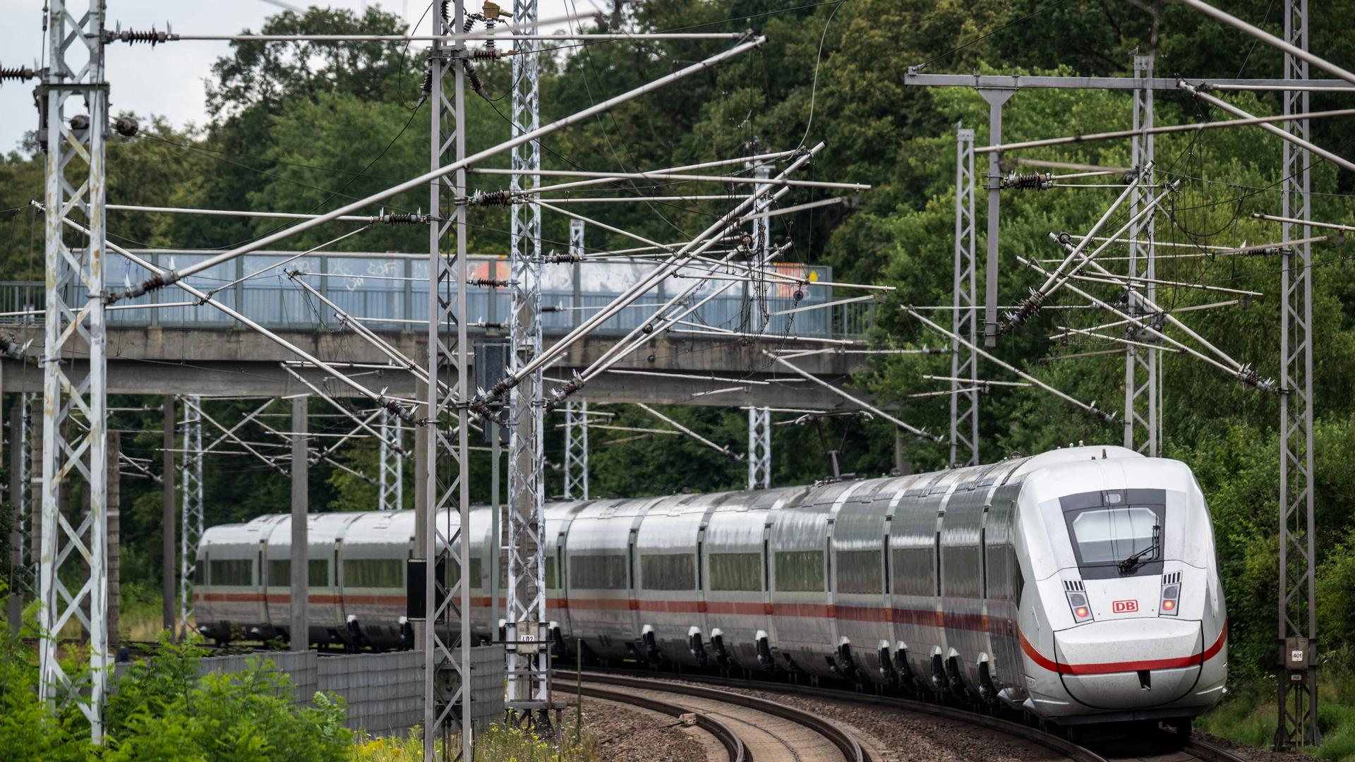Deutsche Bahn: Bahnverkehr in Norddeutschland bleibt bis Tagesende beeinträchtigt