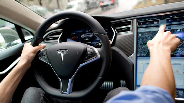 Autonomes Fahren: Tesla muss nach tödlichem Unfall mit Autopilot Millionenstrafe zahlen
