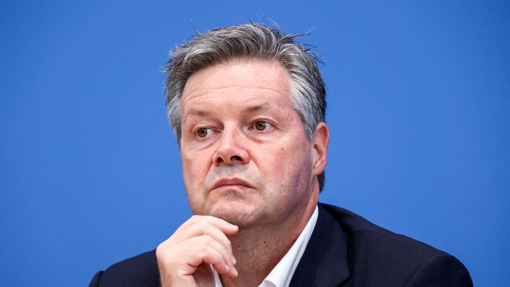 Deutsche Bahn: Dirk Rompf verzichtet auf Chefposten bei Bahn-Tochter ...