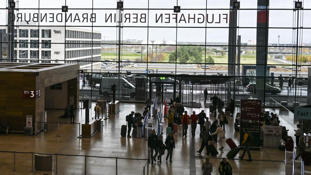 Flugsicherheit: Mehrere Flugzeuge könne wegen Drohnensichtung nicht in Berlin landen