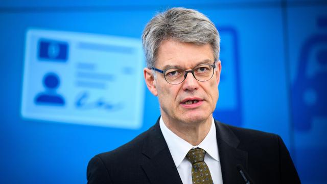 Führerschein: Bundesverkehrsminister Schnieder will Kosten für Führerschein senken