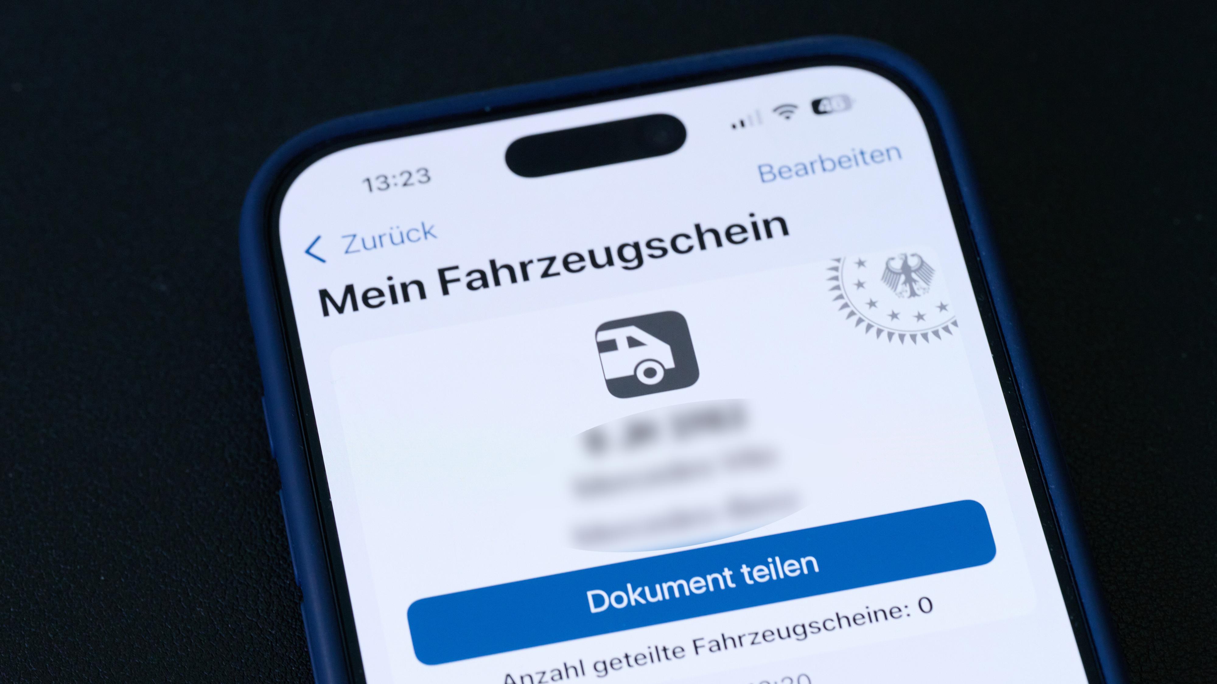 Digitalisierung: Um die App nutzen zu können, müssen Fahrzeughalter ihr Kennzeichen eingeben und ihre Identität per Online-Ausweis mit PIN bestätigen.