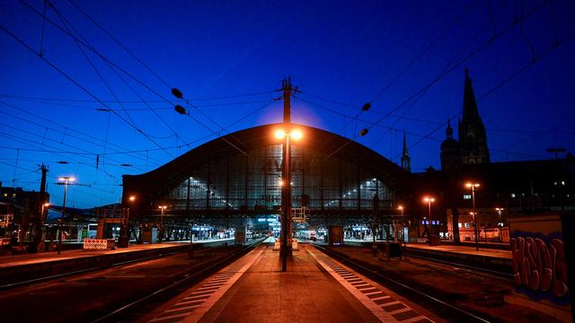 Deutsche Bahn : Fernverkehr vom Kölner Hauptbahnhof für zehn Tage ausgesetzt