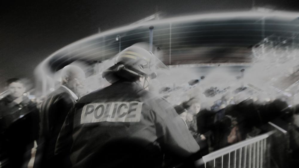 Anschläge in Paris 2015: Polizisten vor dem Stade de France am 13. November 2015