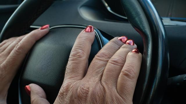 Autofahren im Alter: Können wir Mama noch nach Hause fahren lassen?