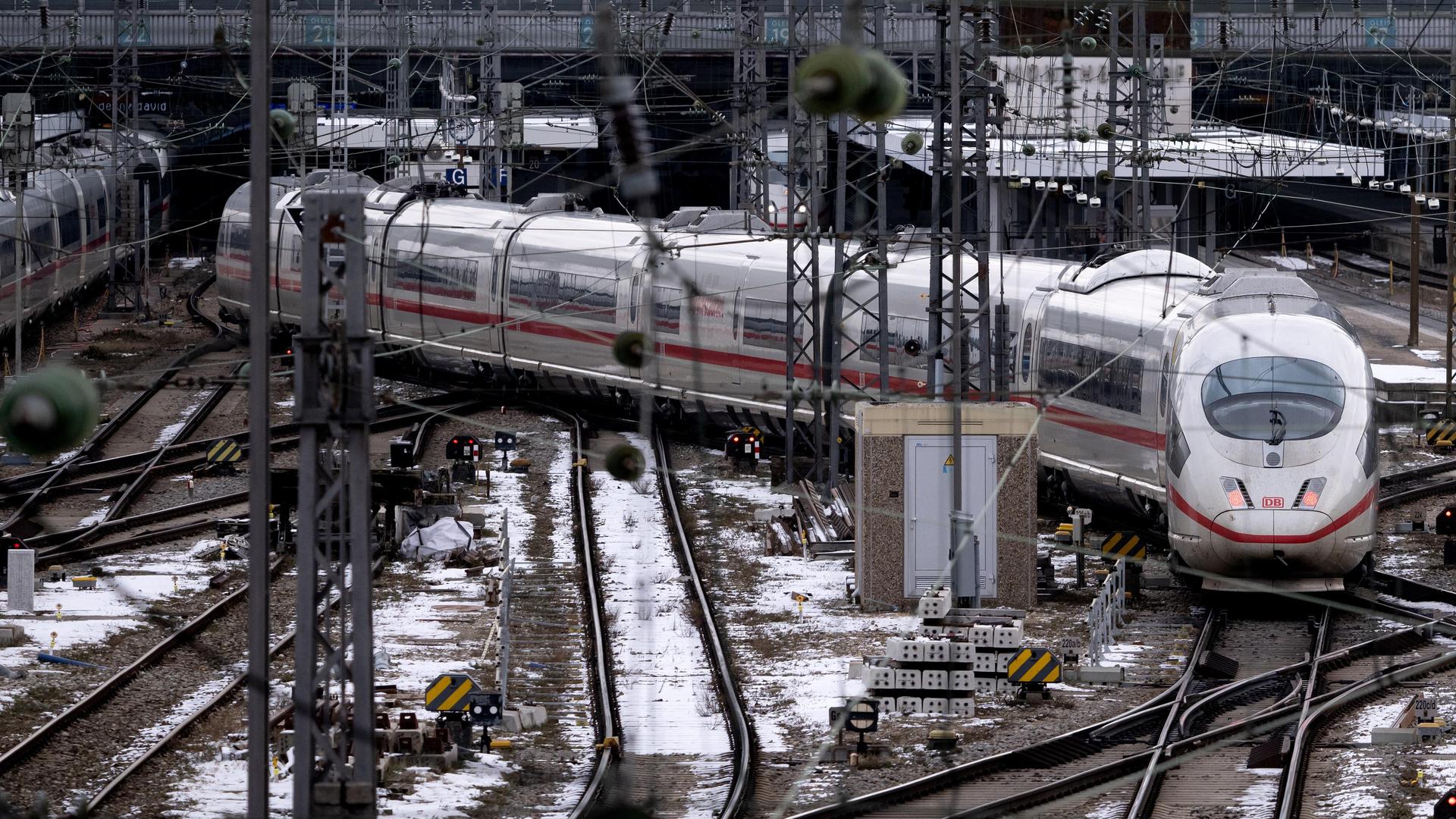 Deutsche Bahn: Bundesnetzagentur rügt Bahn wegen Kommunikation bei Baustellen