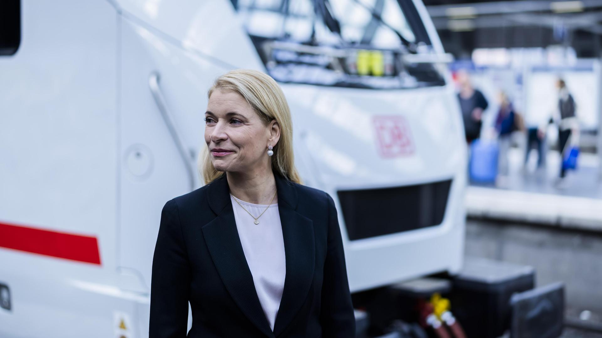 Deutsche Bahn: Bahnchefin kündigt Untersuchung zu Verzögerung von Stuttgart 21 an