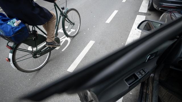 Fahrradunfälle: Bundesregierung will verpflichtende Warnsysteme gegen Dooring-Unfälle