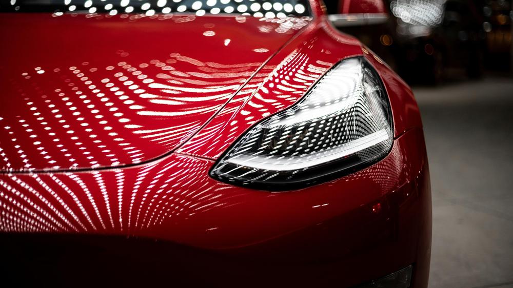 Gebrauchtwagenmarkt für E-Autos: Wer ein gebrauchtes E-Auto sucht, braucht gar nicht viel anders vorzugehen als bei einem Verbrenner. Nur auf manche Details kommt es an.