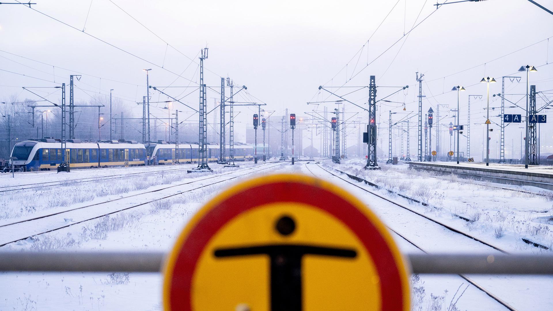 Ausfälle wegen Sturmtief Elli: CDU und Grüne fordern Aufarbeitung der Probleme bei der Deutschen Ba…