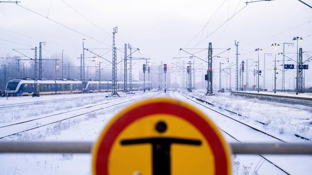 Ausfälle wegen Sturmtief Elli: CDU und Grüne fordern Aufarbeitung der Probleme bei der Deutschen Ba…