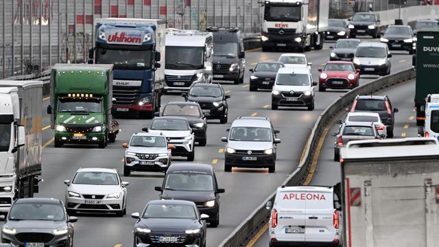 ADAC-Staubilanz: Autofahrer standen in Deutschland 2025 länger im Stau