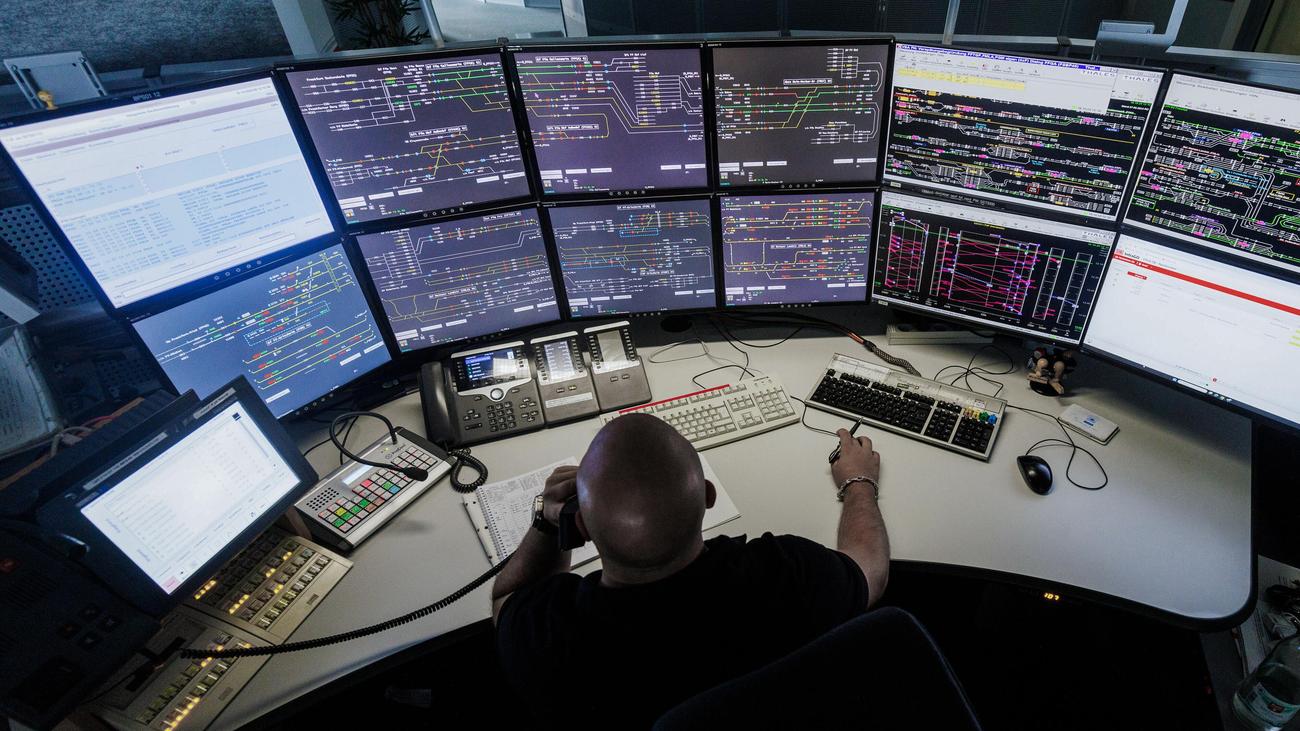 Deutsche Bahn: Bahn stellt Tausende neue Mitarbeiter in Stellwerken ein