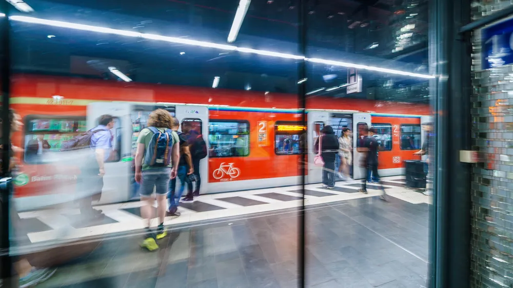 Deutschlandticket spart bis zu 2,5 Millionen Tonnen CO2 im Jahr