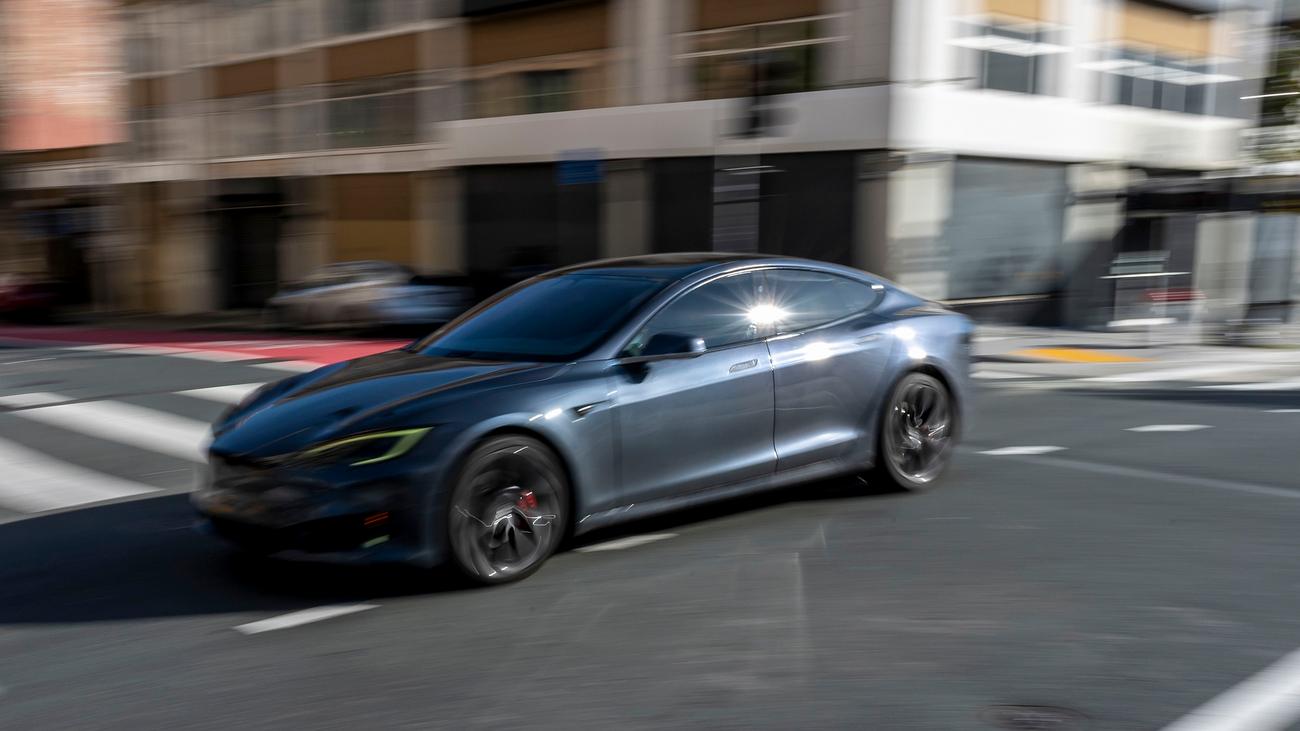 Klage gegen Tesla: Elon Musks falsches Versprechen vom selbstfahrenden Auto