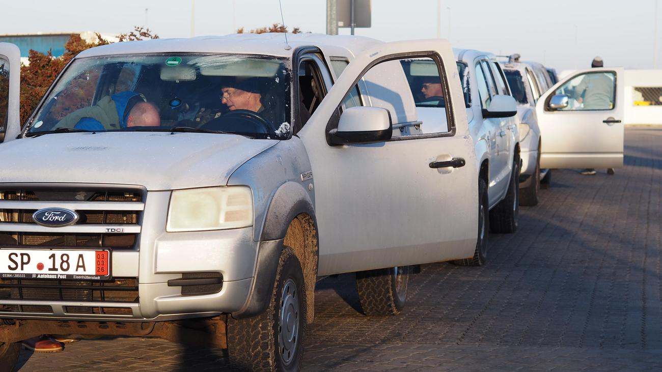 Ukrainisches Militär: Wie alte Pick-ups aus Deutschland Leben retten