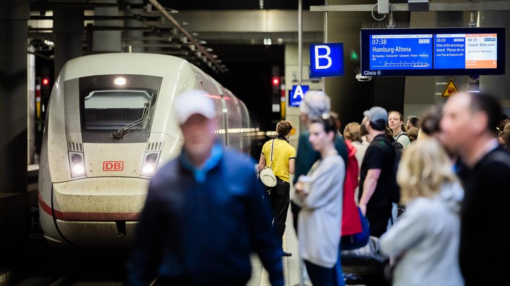 Verkehr: Fern- und Nahverkehrszüge können wieder planmäßig zwischen Berlin und Hamburg fahren.