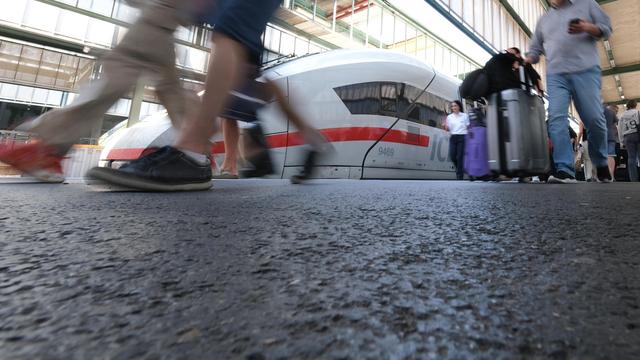 Bild: Deutsche Bahn: Mehr als jeder dritter Fernzug im Mai zu spät am Ziel