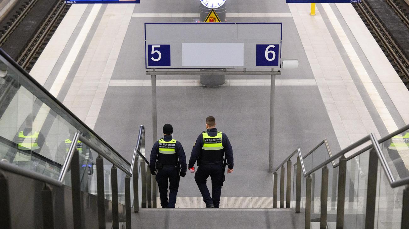 Alkoholverbot an Bahnhöfen: Bahn muss Alkoholverbot laut Polizeigewerkschaft selbst umsetzen