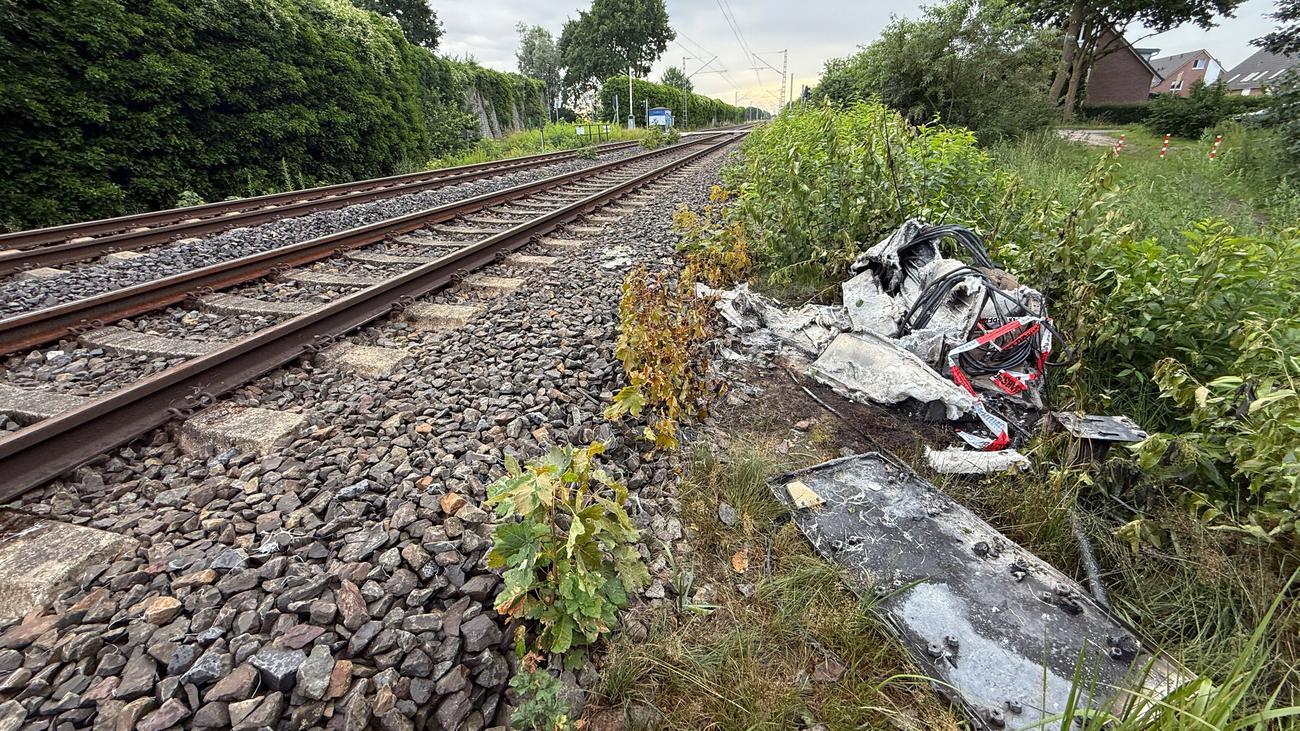 Niedersachsen: Brandanschlag legt Zugverkehr zwischen Hamburg und Cuxhaven lahm
