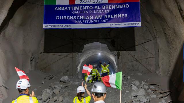 Brennerbasistunnel: Durchbruch der Tunnelröhren am Brenner zwischen Italien und Österreich