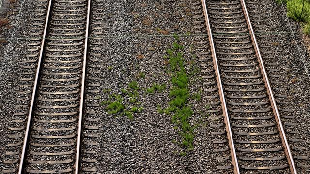 Fernverkehr : Bundesnetzagentur erlaubt Konkurrenz für Deutsche Bahn im Fernverkehr