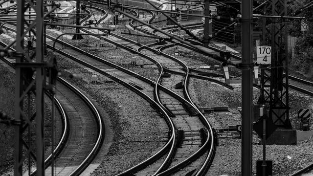 Deutsche Bahn: Strecke: frisch saniert - Pünktlichkeitsquote: 6 Prozent