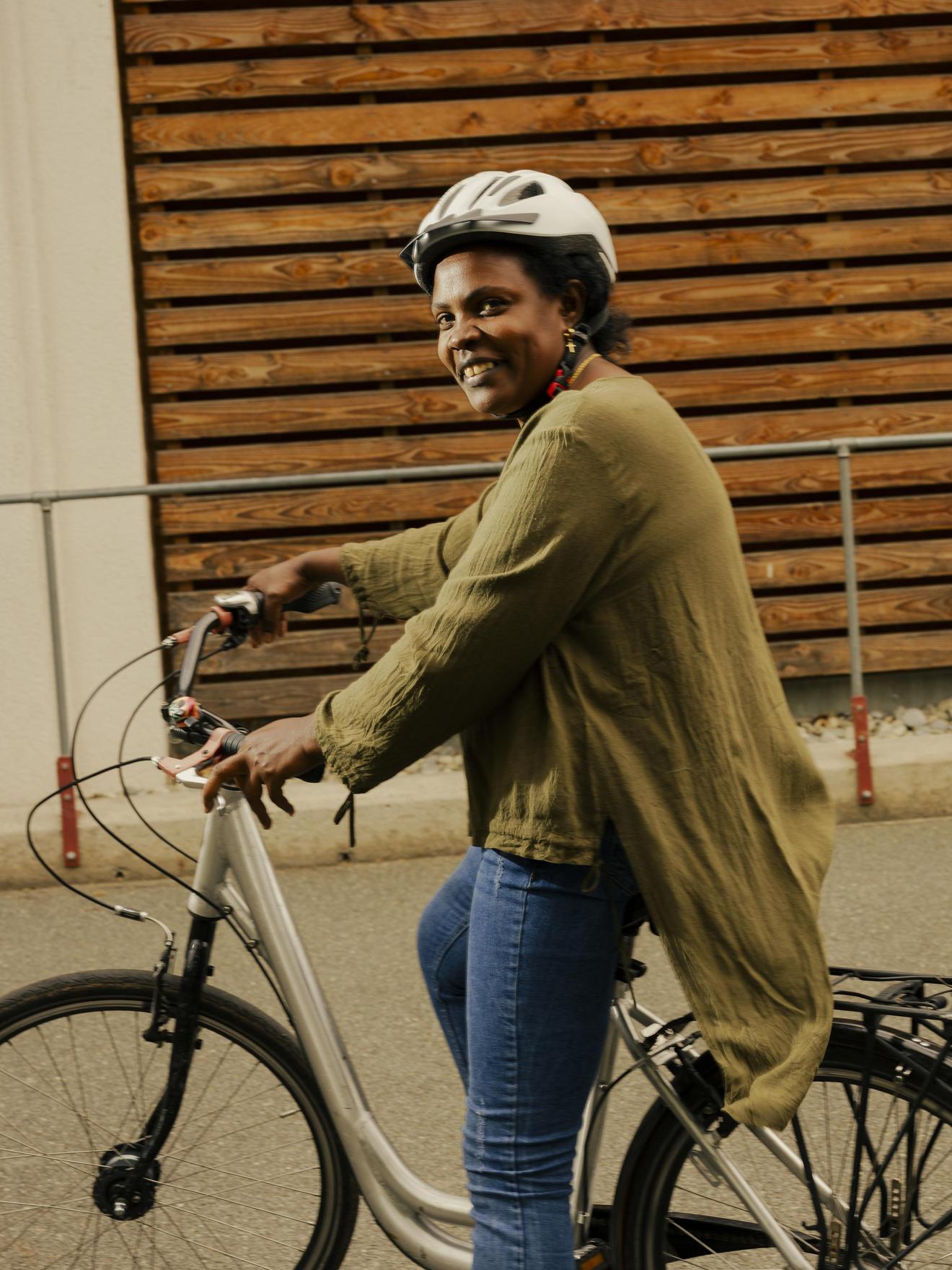 Fahrradfahren und Integration: »Wie ein Kind, das laufen lernt«, sagt Salam Asan über ihre erste Fahrradfahrt.