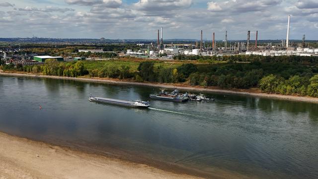 Öltransport: Niedrigwasser am Rhein lässt Spritpreise regional steigen