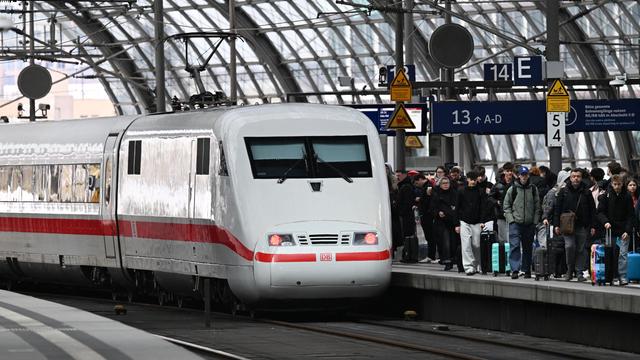 Bombenfund bei Bauarbeiten: Bahnstrecke Hamburg-Berlin wegen Weltkriegsbombe gesperrt