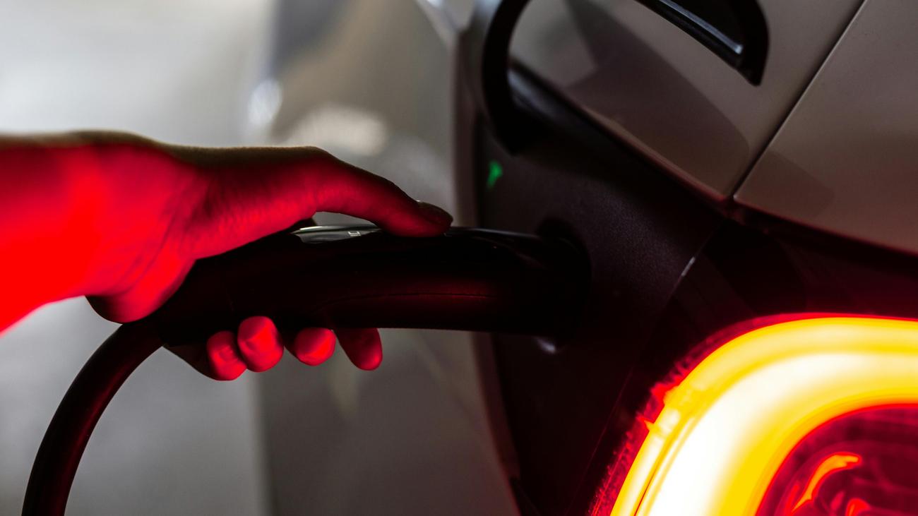 Elektromobilität: Kleinen Gemeinden fehlen oft noch öffentliche Ladesäulen für E-Autos