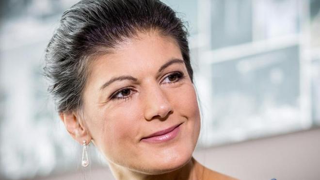 Premiere: Sahra Wagenknecht kocht bei "Grill den Profi"