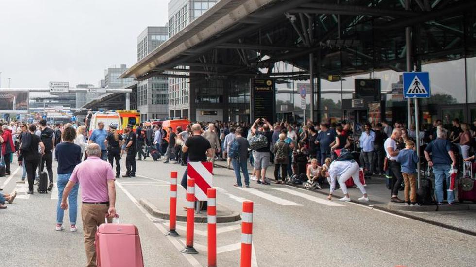 Auch die Zufahrt gesperrt: Hamburger Flughafen weiterhin lahmgelegt