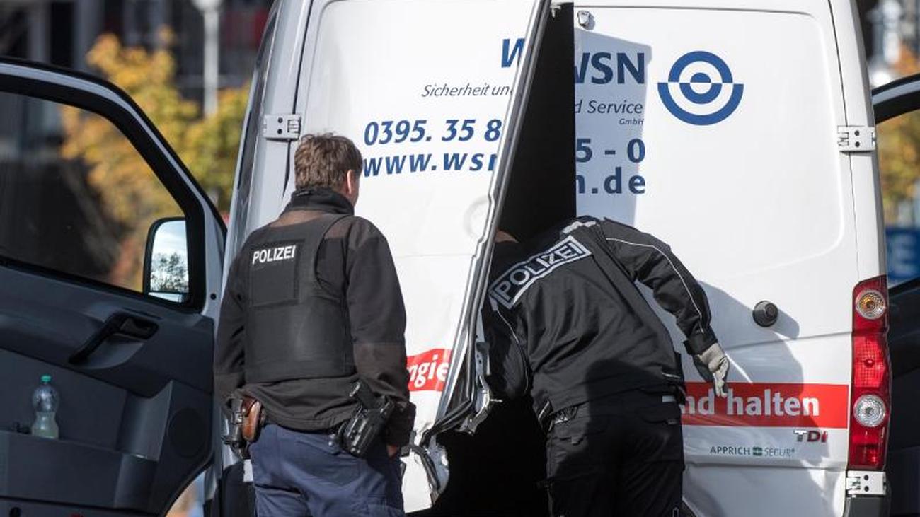 Überfall in Berlin: Polizei: Geldtransporter-Räuber ...